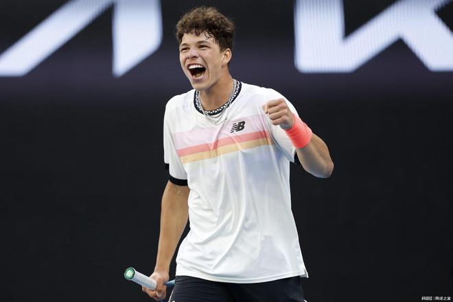2026澳网亚太区外卡赛男单第一轮：布云朝克特战胜对手晋级8强